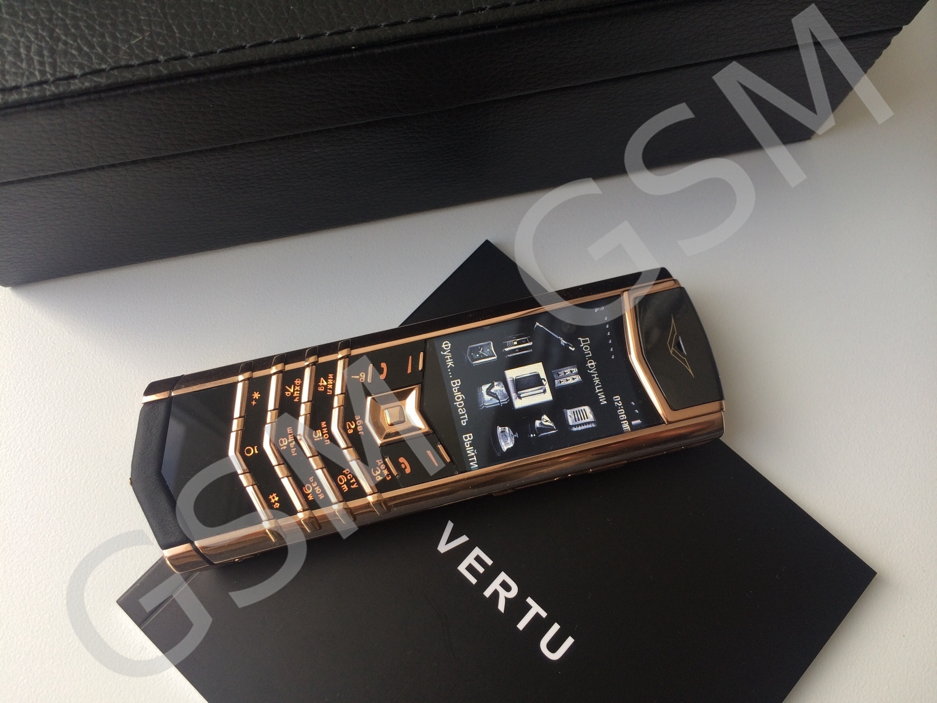 Vertu Signature S Design Gold - низкие цены, широкий ассортимент